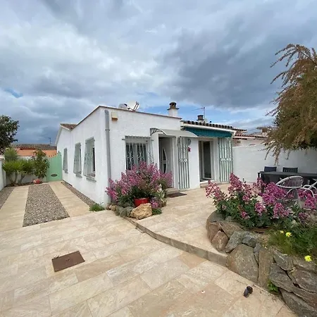 בית נופש Maison Nina אמפוריבראבה
