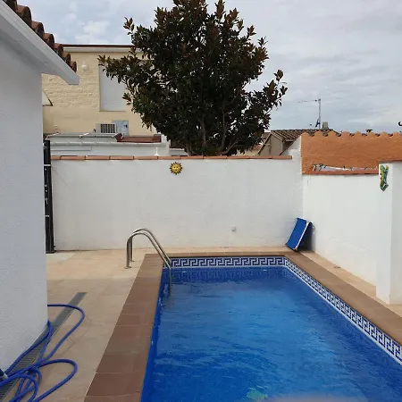 Maison Nina Nyaraló *